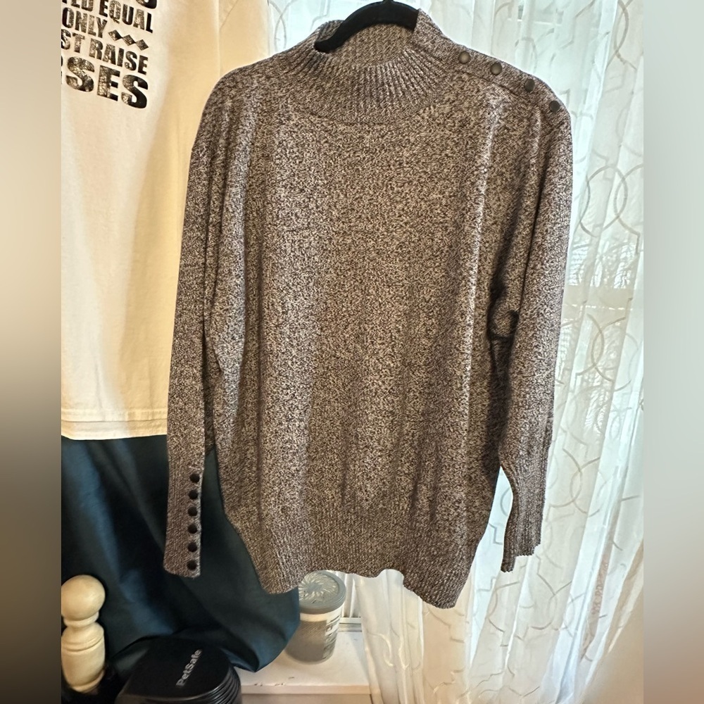 Dressbarn Women's Heathered Black Sweater with black buttons-shoulders & sleeves